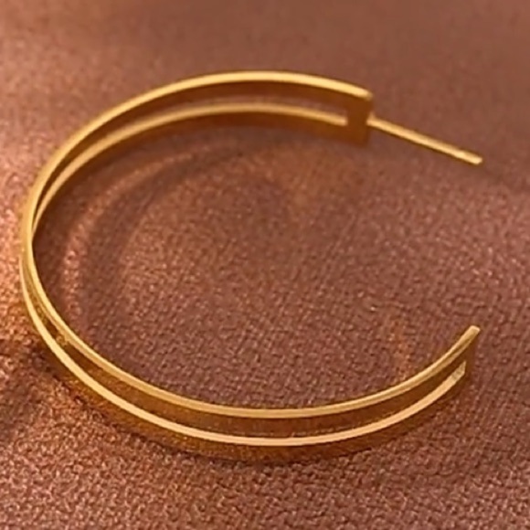 NEW 18K Gold-Plated Hoop Earrings - Picture 8 of 13